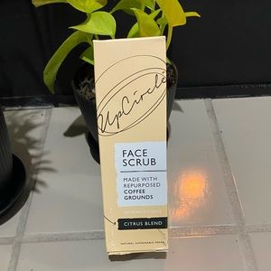 UpCircle Face scrub